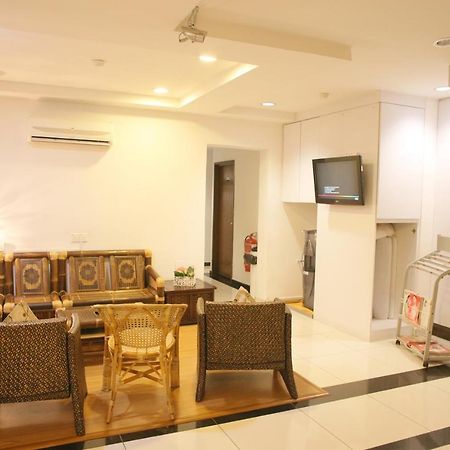 N K Hotel Муар Екстериор снимка